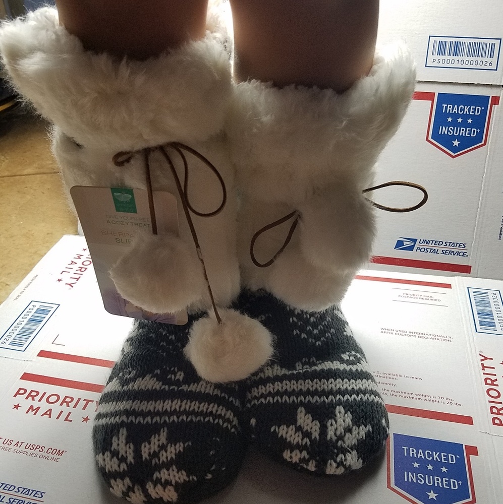 SHERPA LINED SLIPPERS NEW